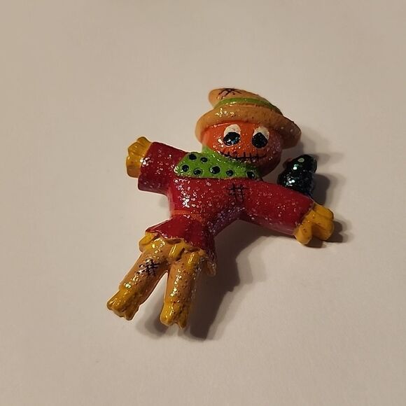 Scarecrow Glitter Brooch Pin Fall Crow Orange Red Black Gold Green Painted - Picture 1 of 4